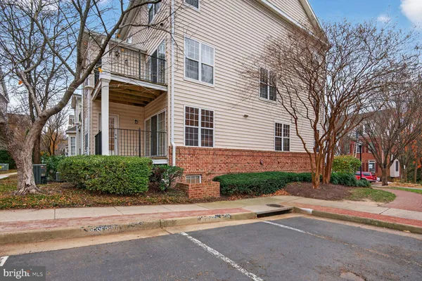 $629,000 | 8866 Ashgrove House Lane, Unit 201, Vienna, VA 22182
