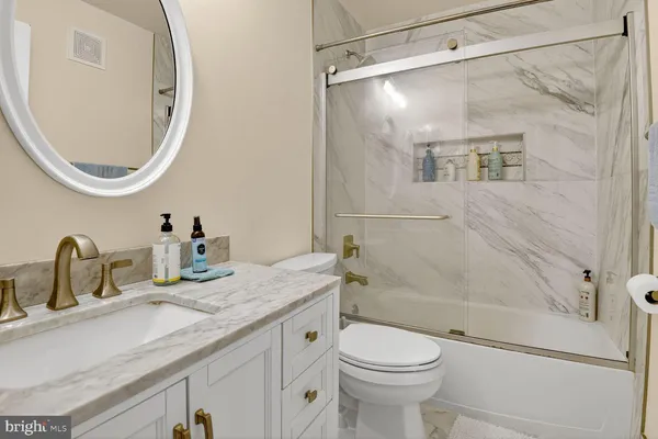 $629,000 | 8866 Ashgrove House Lane, Unit 201, Vienna, VA 22182
