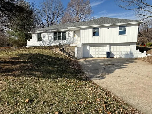 $249,900 | 9600 North Campbell Drive, Kansas City, MO 64155