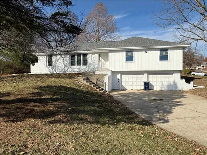 $249,900 | 9600 North Campbell Drive, Kansas City, MO 64155