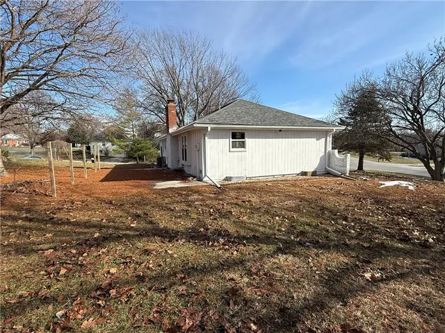 $249,900 | 9600 North Campbell Drive, Kansas City, MO 64155