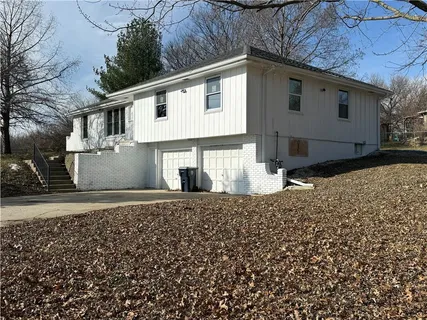$249,900 | 9600 North Campbell Drive, Kansas City, MO 64155