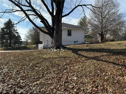 $249,900 | 9600 North Campbell Drive, Kansas City, MO 64155