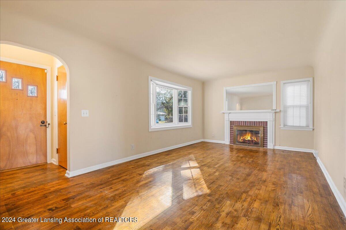 2525 Arlington Road Lansing, MI 48906 - Photo 15 of 37 15-Media Jett-15