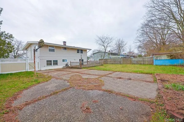 $589,000 | 376 Magnolia Drive, Selden, NY 11784