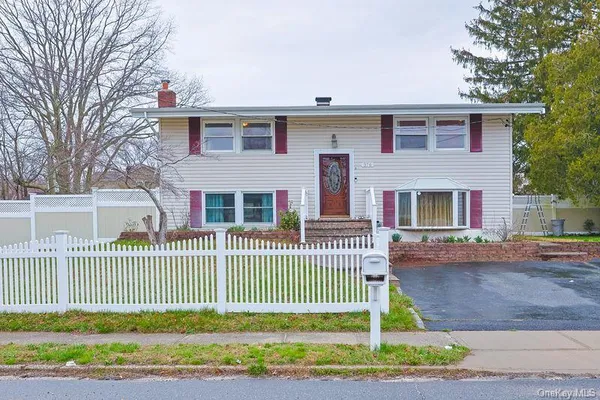 $589,000 | 376 Magnolia Drive, Selden, NY 11784