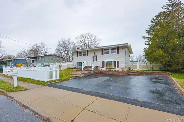 $589,000 | 376 Magnolia Drive, Selden, NY 11784