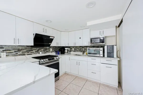 $589,000 | 376 Magnolia Drive, Selden, NY 11784