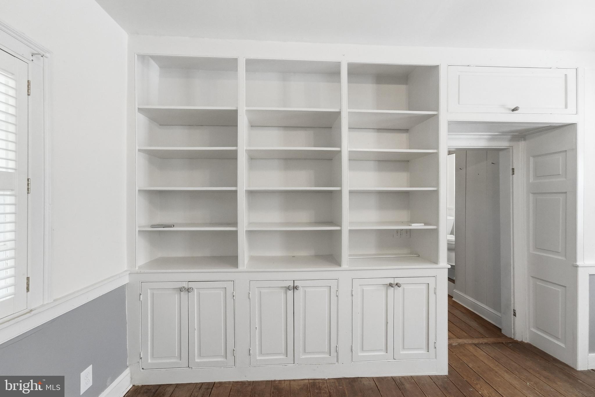 8200 Buckland Mill Road Gainesville, VA 20155 - Photo 25 of 30 Built ins