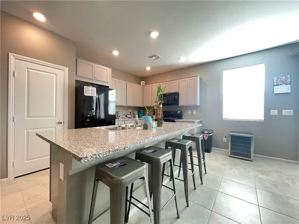 $2,800 | 9681 Eamont River Street, Las Vegas, NV 89178