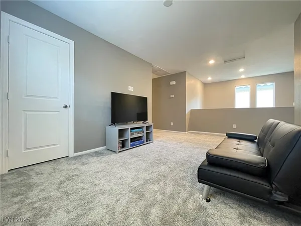 $2,800 | 9681 Eamont River Street, Las Vegas, NV 89178