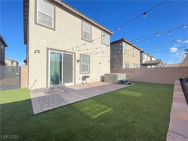 $2,800 | 9681 Eamont River Street, Las Vegas, NV 89178