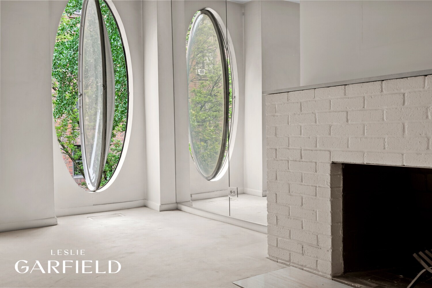 251 East 71st Street Manhattan, NY 10021 - Photo 3 of 10 an entryway with wooden floor