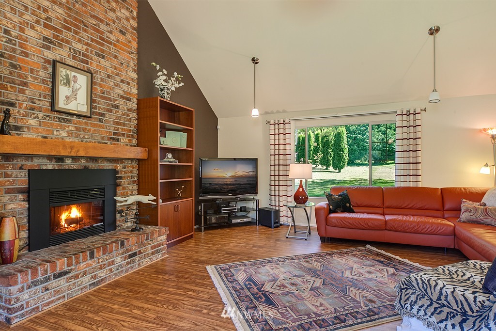 21509 Peter Grubb Road Southeast Renton, WA 98058 - Photo 3 of 15 Gallery Image 3