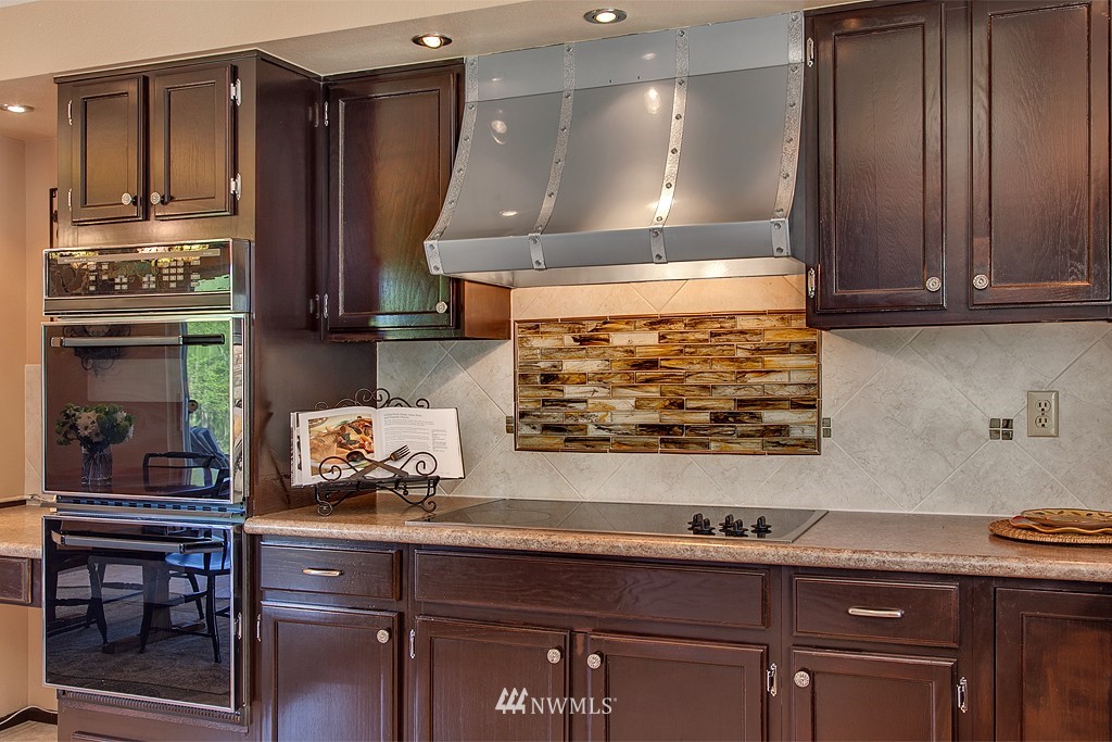 21509 Peter Grubb Road Southeast Renton, WA 98058 - Photo 6 of 15 Gallery Image 6