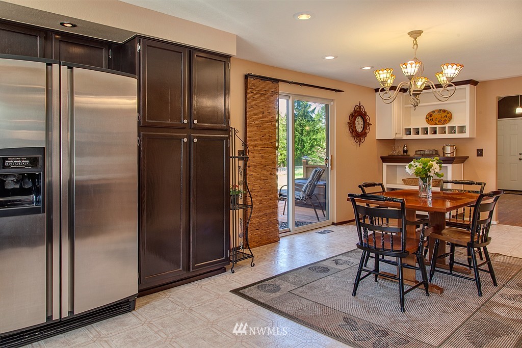 21509 Peter Grubb Road Southeast Renton, WA 98058 - Photo 7 of 15 Gallery Image 7