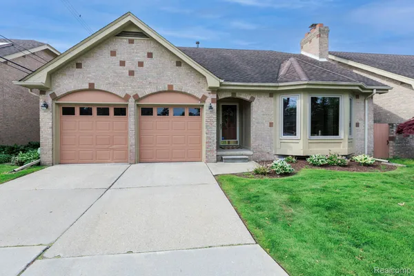 $315,000 | 22560 Van Street, St. Clair Shores, MI 48081