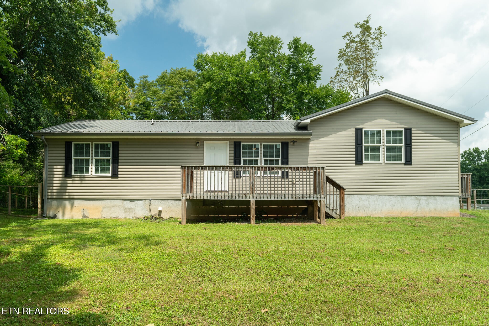 3406 Back Valley Road Speedwell, TN 37870 - Photo 2 of 33 Gallery Image 2