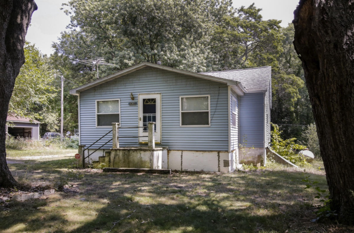 58039 Oak Park Road Three Rivers, MI 49093 - Photo 1 of 19 58039 oak park rd-101