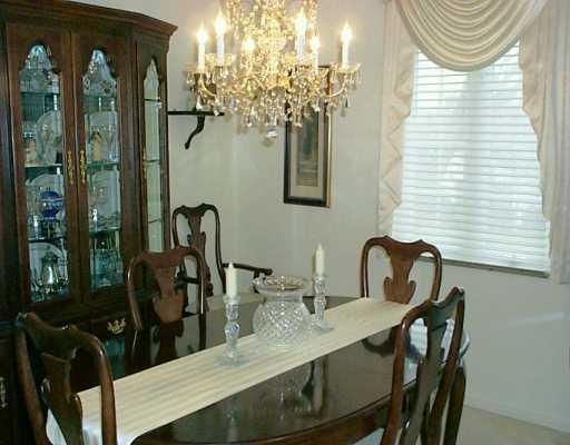 2066 Brookfield Road Pittsburgh, PA 15243 - Photo 3 of 5