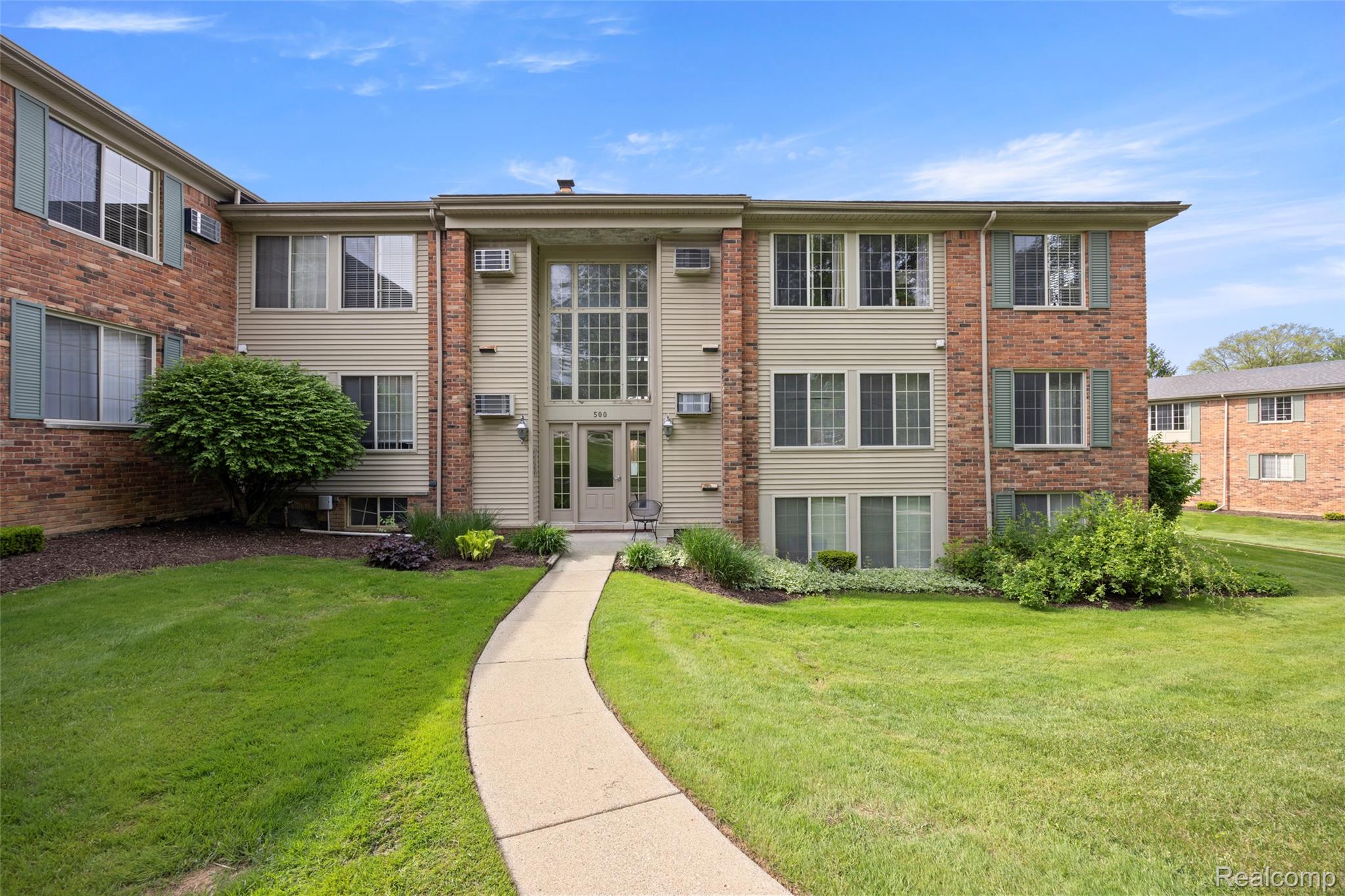 500 Romeo Road, Unit 125 Rochester, MI 48307 - Photo 1 of 14 View of condo complex
