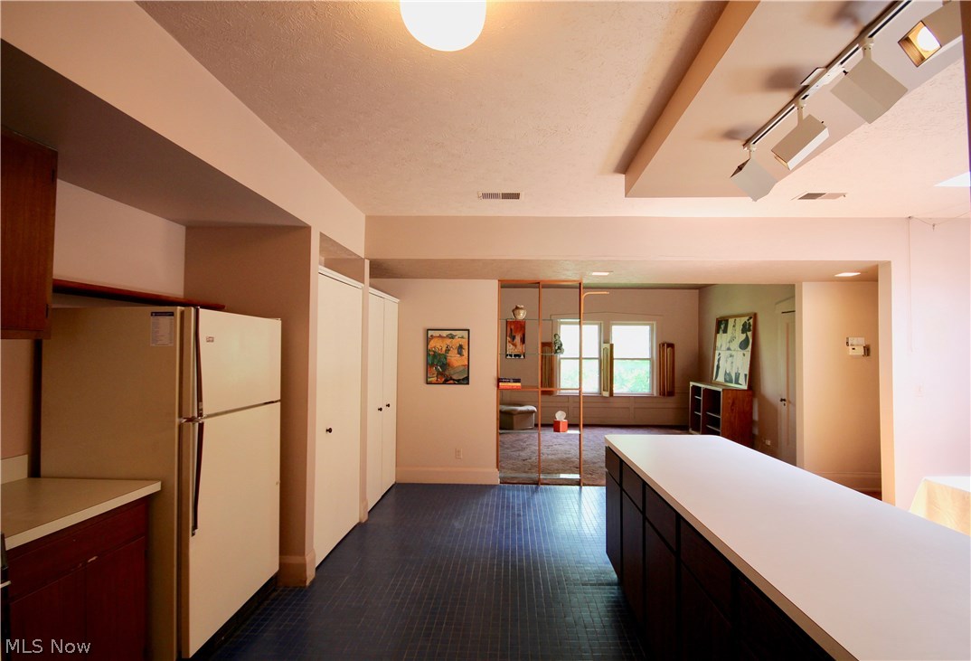 2472 Overlook Road, Unit 12 Cleveland, OH 44106 - Photo 9 of 35
