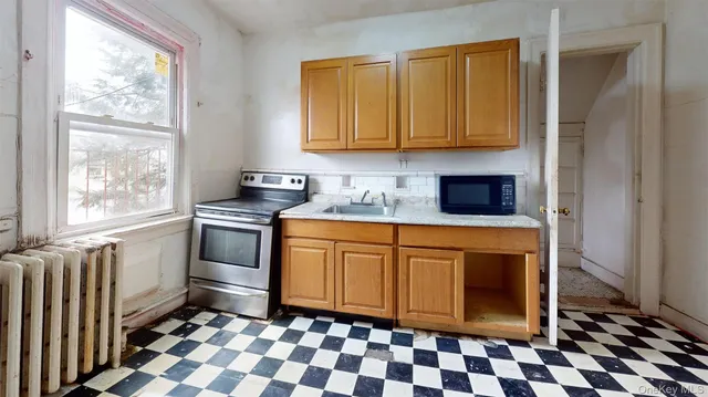 $899,000 | 134 Vista Place, Mount Vernon, NY 10550