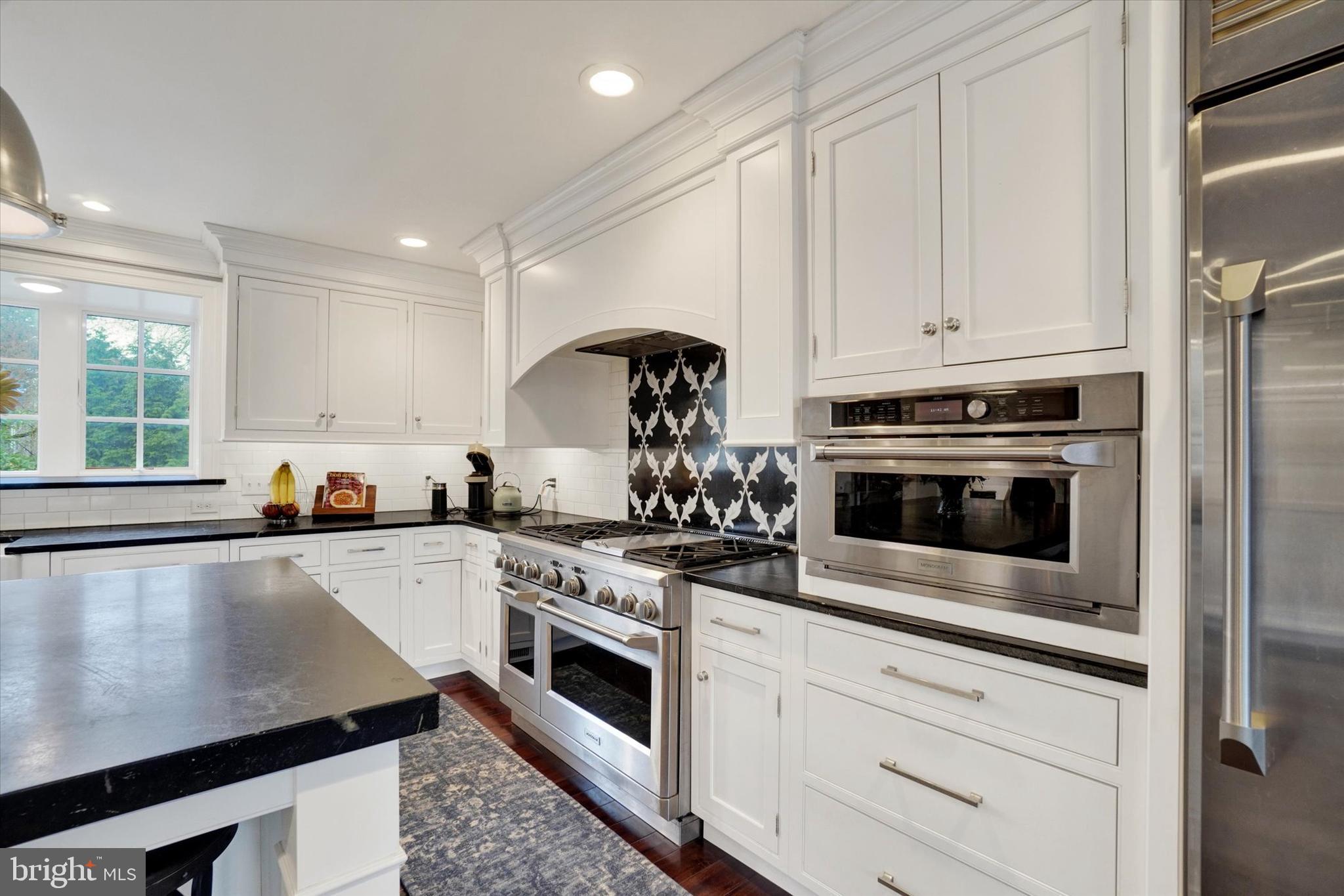 1029 Smallbrook Lane York, PA 17403 - Photo 20 of 64 Monogram appliances