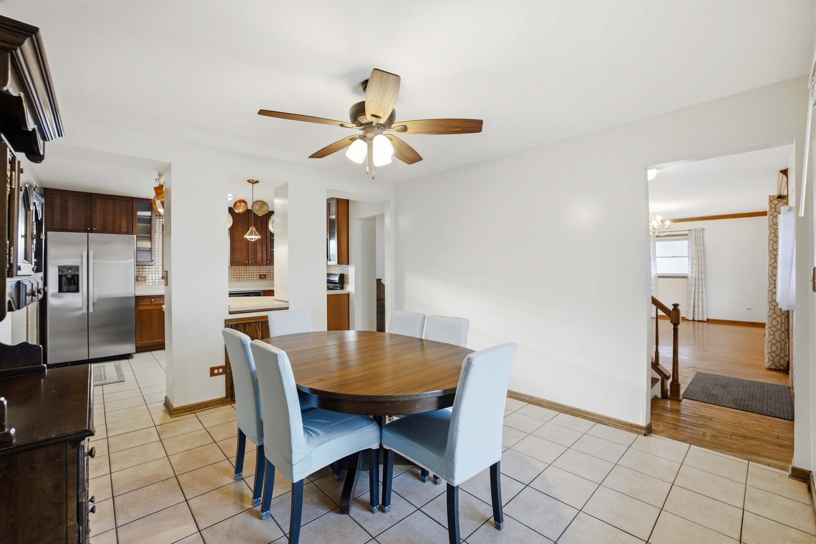 220 Dato Drive Streamwood, IL 60107 - Photo 15 of 36 a view of a dining room with furniture