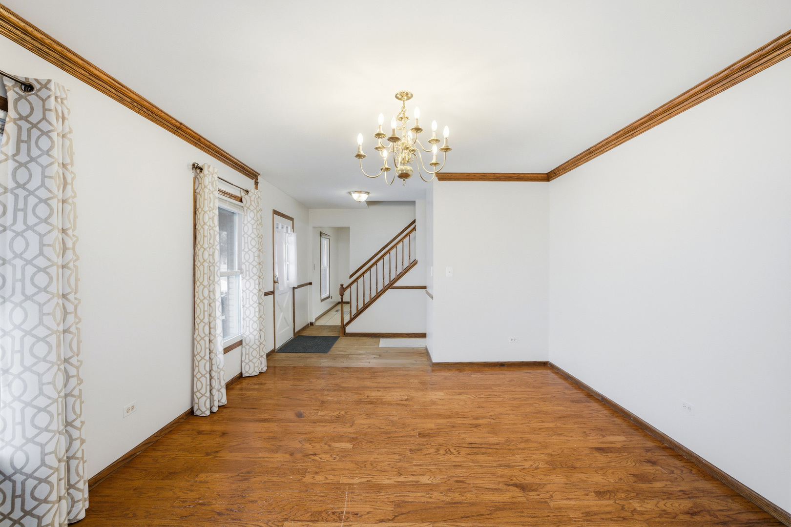 220 Dato Drive Streamwood, IL 60107 - Photo 5 of 36 a view of entryway