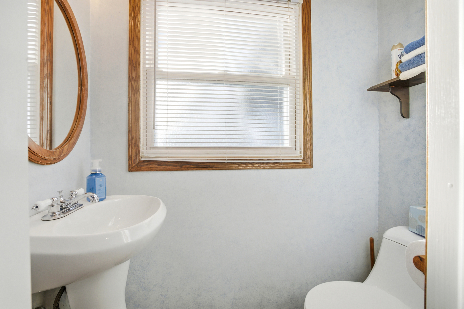 220 Dato Drive Streamwood, IL 60107 - Photo 9 of 36 a bathroom with a toilet sink and mirror