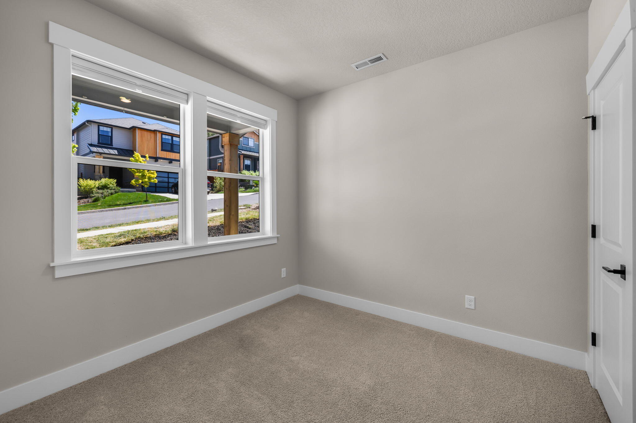 61197 Southwest Beverly Way Bend Bend, OR 97702 - Photo 3 of 32 downstairs bedroom or office