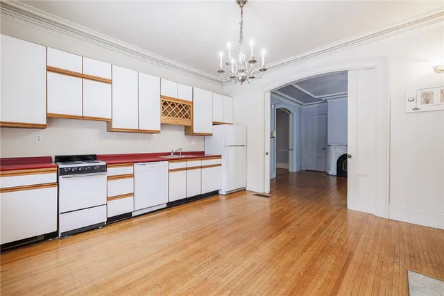 $1,450 | 18 Vick Park B, Rochester, NY 14607