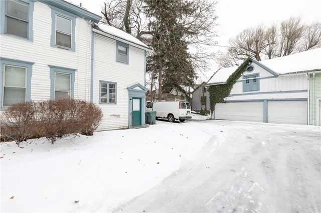 $1,450 | 18 Vick Park B, Rochester, NY 14607