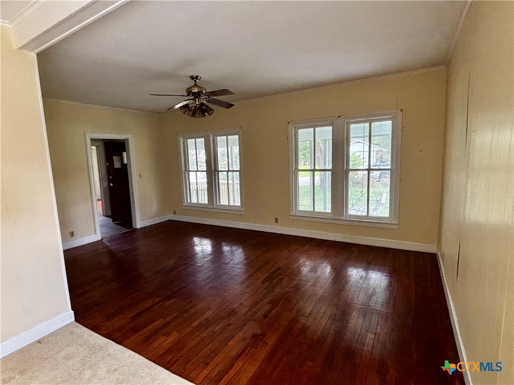 402 Young Street Edna, TX 77957 - Photo 4 of 20
