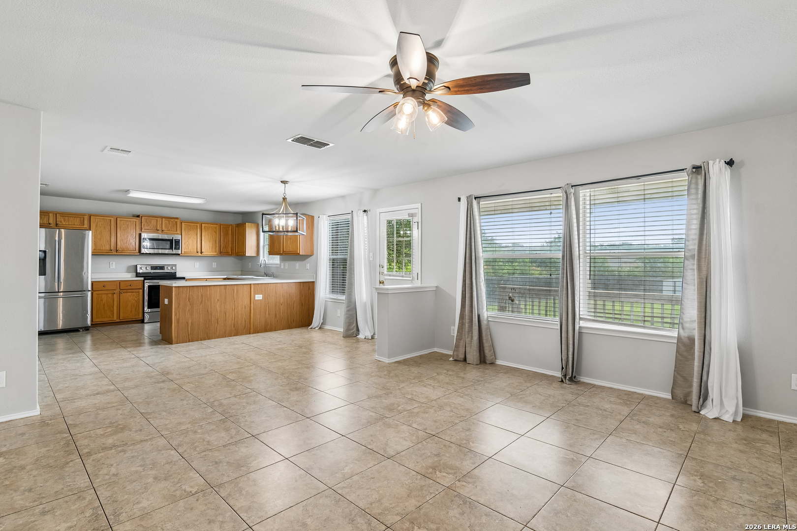514 Rattler Bluff San Antonio, TX 78251 - Photo 3 of 33