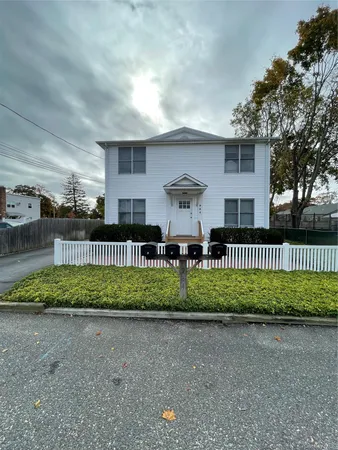 $2,100 | 944 Union Street, Unit B, Bohemia, NY 11716