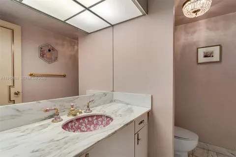 $1,135,000 | 5500 Collins Avenue, Unit 304, Miami Beach, FL 33140