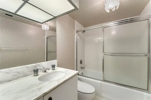 $1,135,000 | 5500 Collins Avenue, Unit 304, Miami Beach, FL 33140