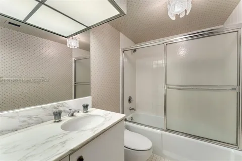 $1,185,000 | 5500 Collins Avenue, Unit 304, Miami Beach, FL 33140