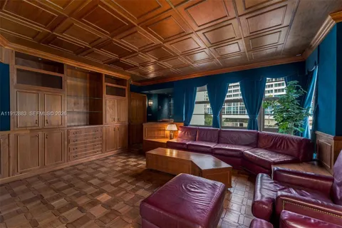 $1,135,000 | 5500 Collins Avenue, Unit 304, Miami Beach, FL 33140