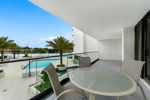 $1,135,000 | 5500 Collins Avenue, Unit 304, Miami Beach, FL 33140