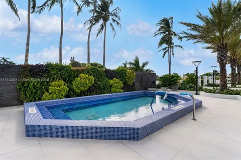 $1,185,000 | 5500 Collins Avenue, Unit 304, Miami Beach, FL 33140