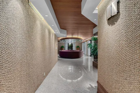 $1,135,000 | 5500 Collins Avenue, Unit 304, Miami Beach, FL 33140