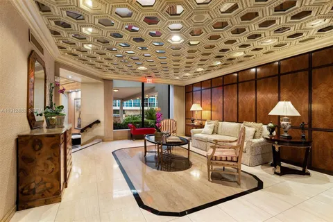 $1,135,000 | 5500 Collins Avenue, Unit 304, Miami Beach, FL 33140