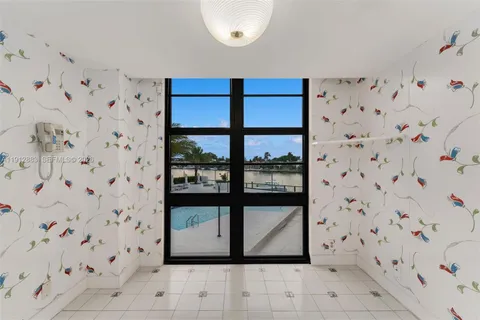 $1,135,000 | 5500 Collins Avenue, Unit 304, Miami Beach, FL 33140