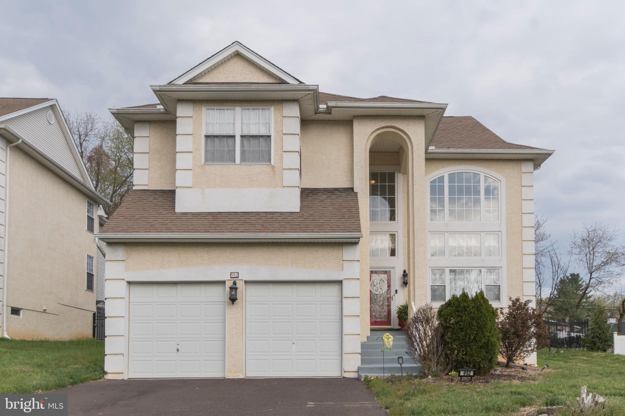 952 Old Ford Road Huntingdon Valley, PA 19006 - Photo 2 of 38
