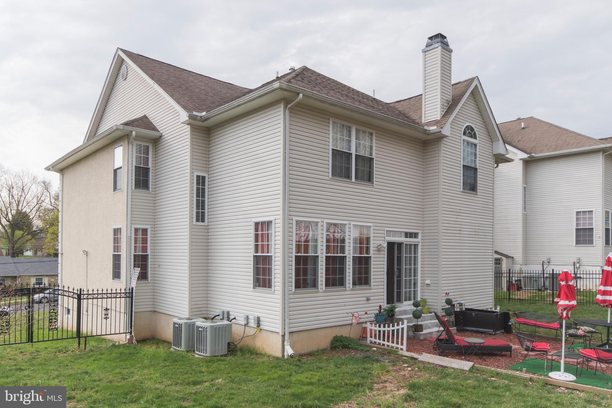 952 Old Ford Road Huntingdon Valley, PA 19006 - Photo 4 of 38
