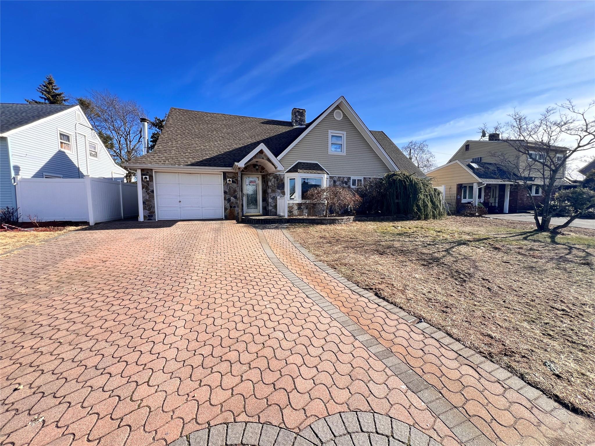 View of front of house featuring a garage