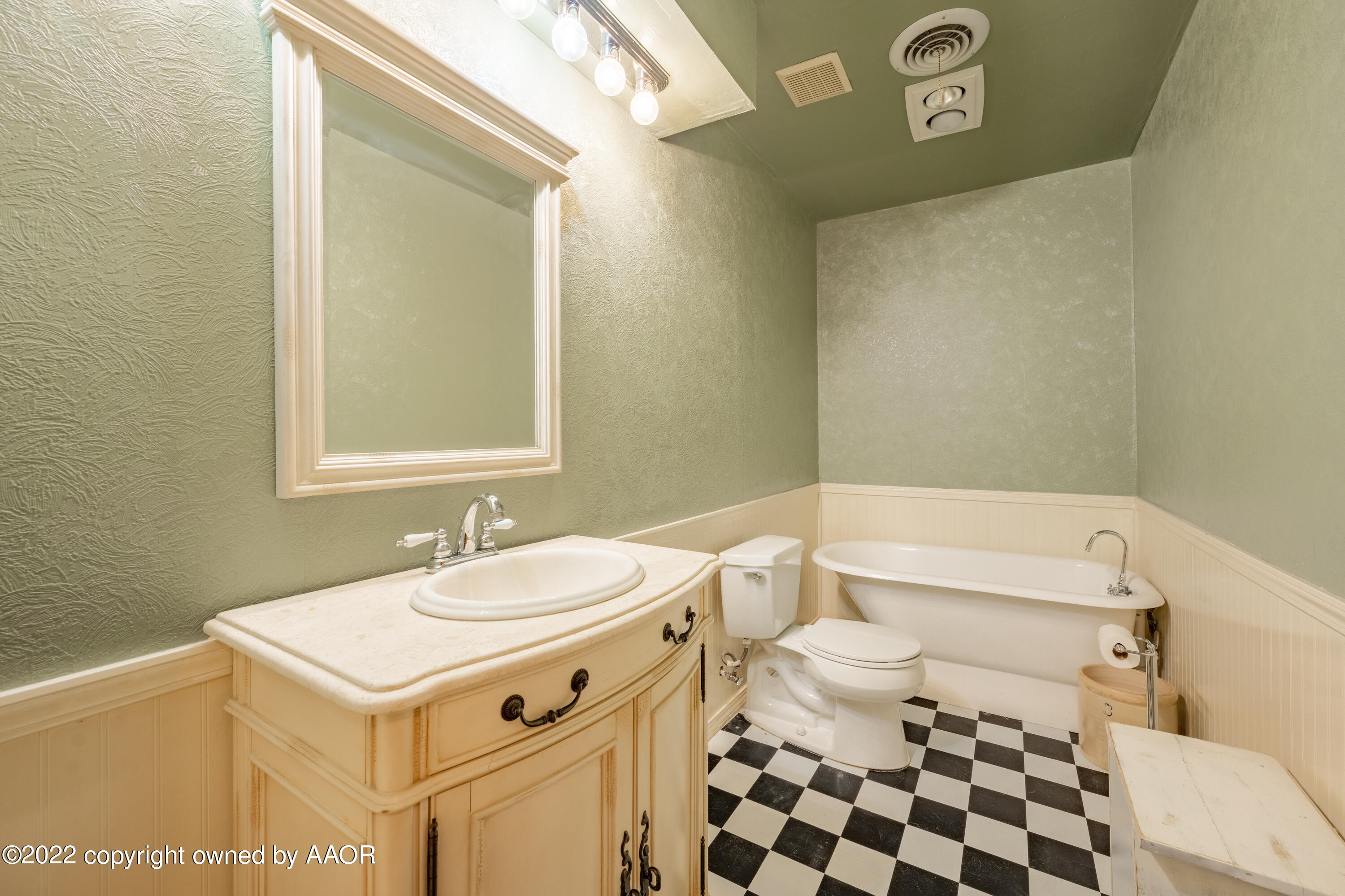 6614 Falcon Road Amarillo, TX 79109 - Photo 17 of 21 bathroom two